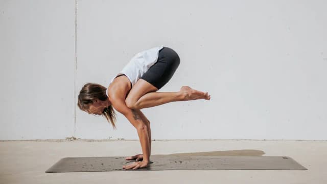 Tantra joga co to jest? Poznaj jej zasady, korzyści i tajemnice praktyki Tantra joga co to jest? Poznaj jej zasady, korzyści i tajemnice praktyki